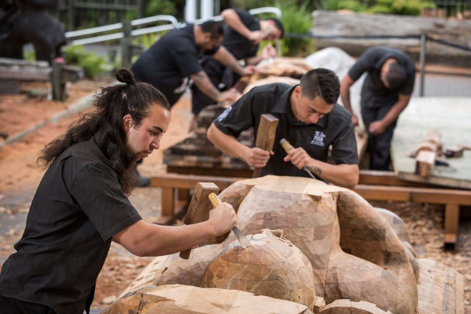 Watch traditional Maori carving